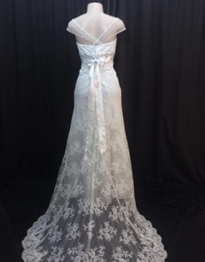 BRIDE & CO Ivory Lace Wedding Dress. Size 6