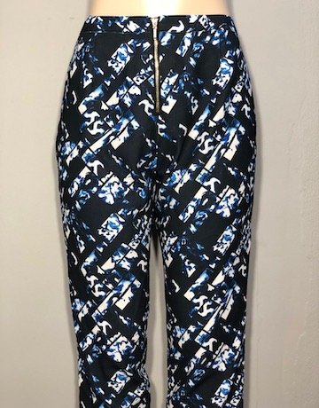 Mossimo BLUE and WHITE Patterned Pants – Size 8