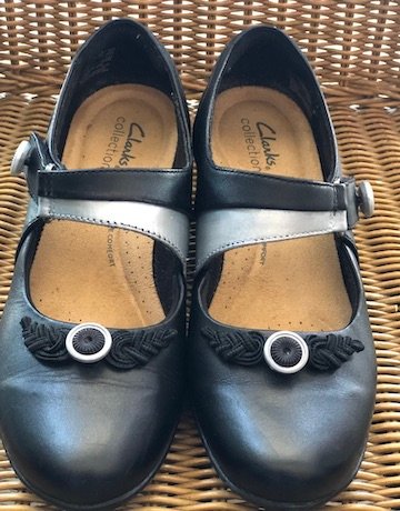 Clarks Collection BLACK and SILVER Leather Shoe – Size UK 4 1/2 (Brand New)