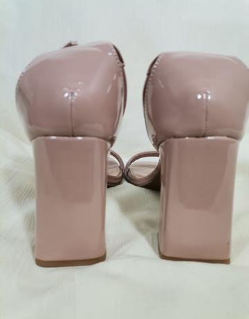 LAMARA PARIS Nude Block Heels – Size 6