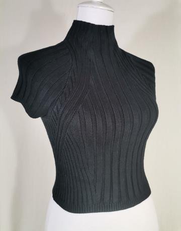 GUESS Black Knitted Crop – M/34/10
