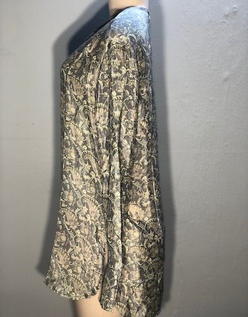 Desray Taupe Paisley 100% Silk Shirt – Size 32 (New with tags)