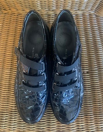 Via Veneto Black Shoes- Size 40