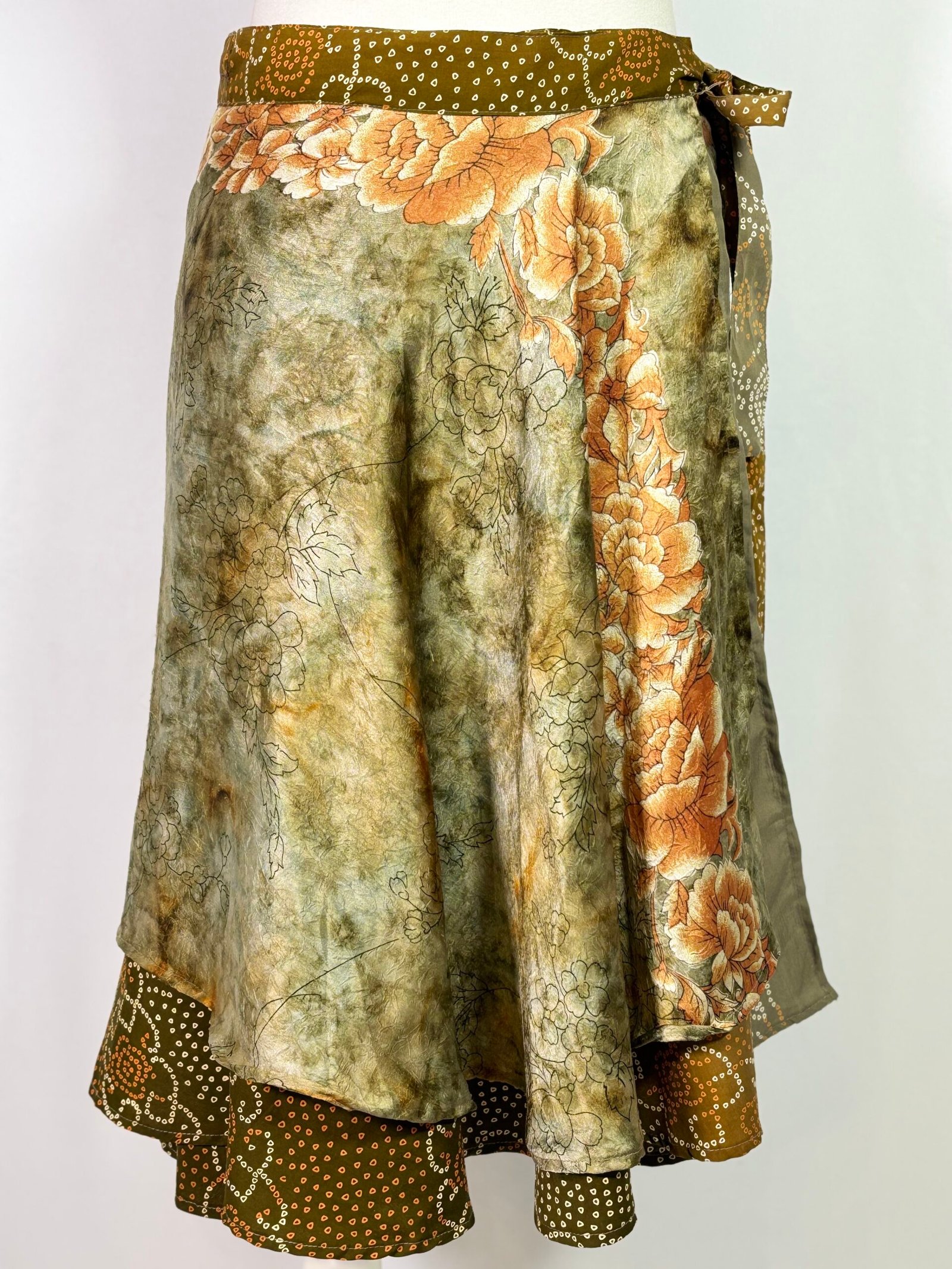 MERCH & CO. Silk Skirt Size Free