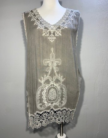 Elle Blue Rose Grey And White Top- Size Large