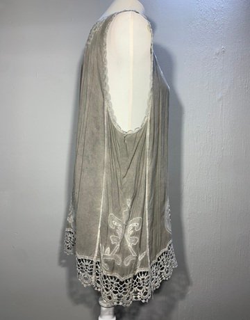 Elle Blue Rose Grey And White Top- Size Large