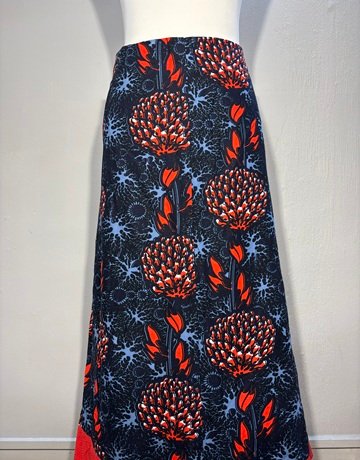 Exclusive Creations Blue And Red Patterned Skirt- Size UK 42 (Size 18)