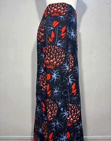 Exclusive Creations Blue And Red Patterned Skirt- Size UK 42 (Size 18)