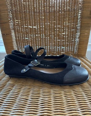 Froggie Black Pumps- Size 39
