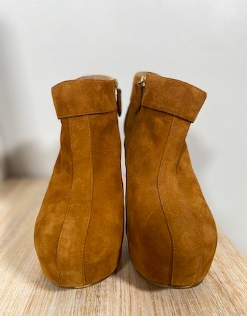 Loretta Klein Tan Suede Booties - Size: SA 8/Eur 41