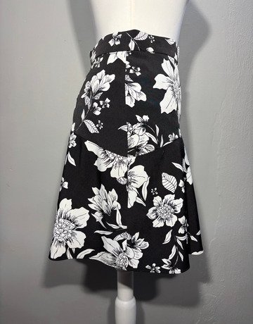 Witchery Black And White Patterned Skirt- Size 8