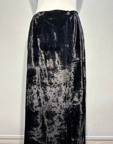 Principles Black Velvet Wrap Skirt- Size UK 14 ( Please note this is a Plain Black Skirt. The grey is the shine of the velvet)