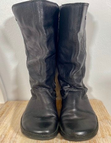 Black Leather FitFlop Boots - Size: SA6/Eur 39