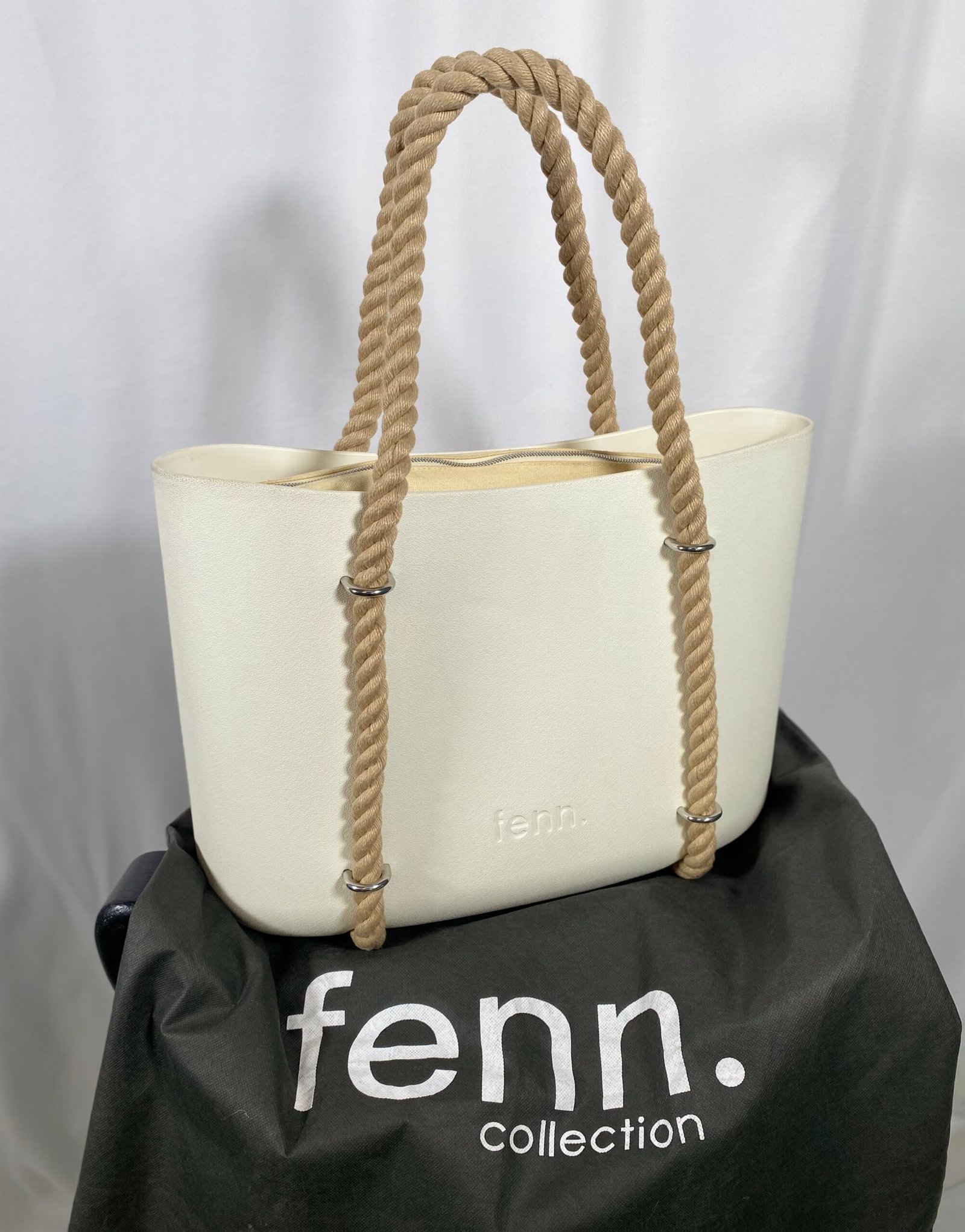 Fenn. Tote Bag with Rope Handels & Dust Bag (brand new - please ask in the shop to view - measurements: 33,5cm length {with handles 55cm in length, 43cm width)