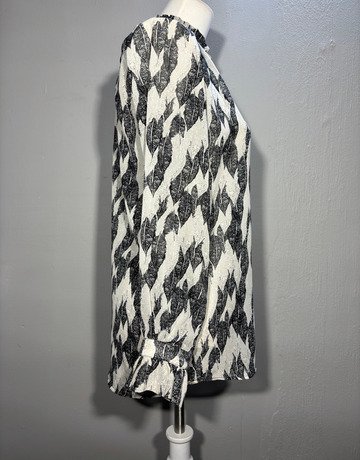 Desray Black And White Top- Size 32
