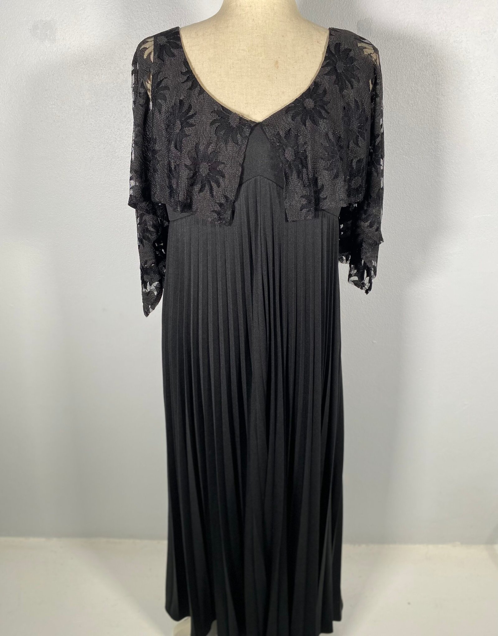 Black Gillian Paal Dress with Lace Sleeve - Size: 16