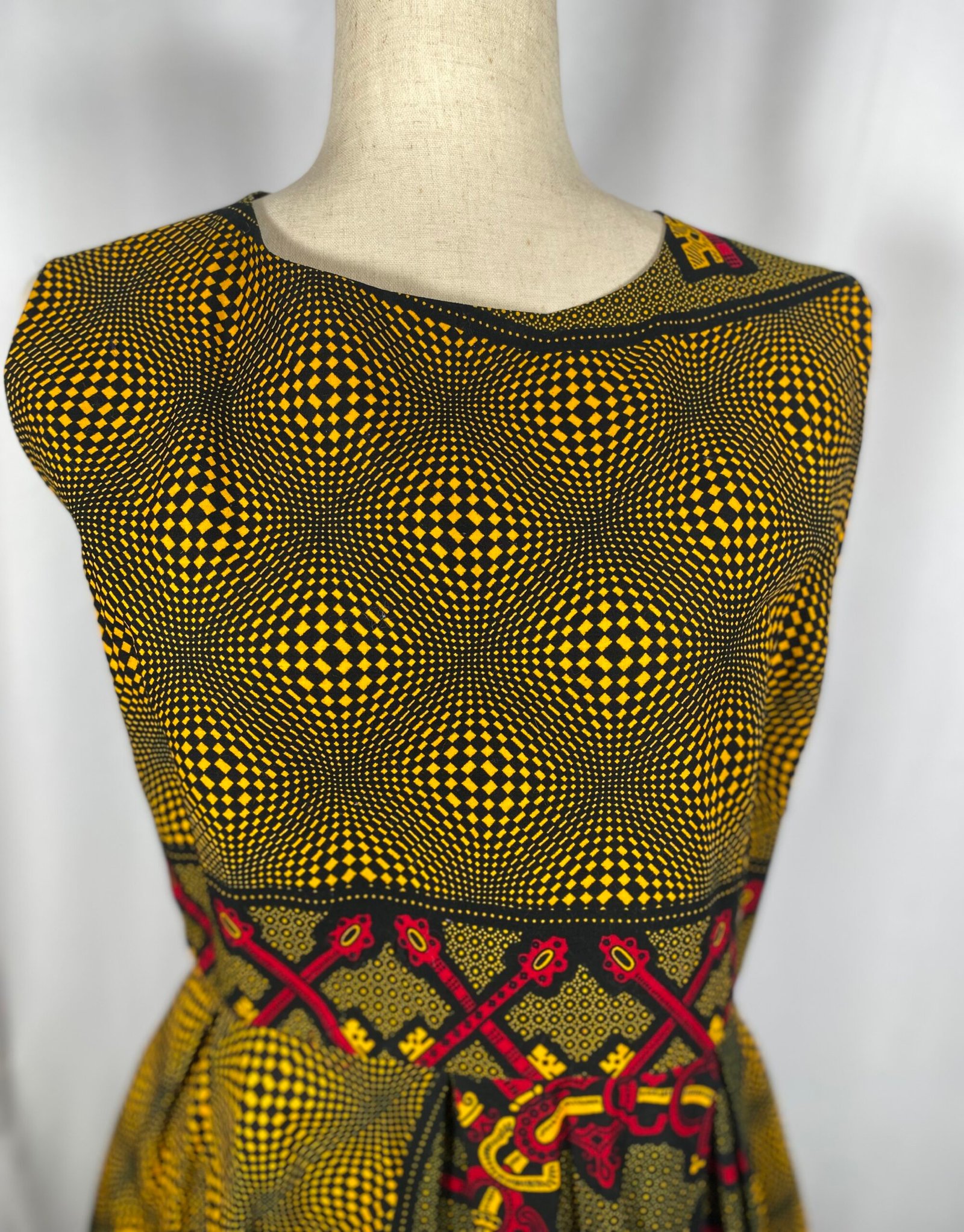 ONA Dress (lined with pockets) – Size: 42