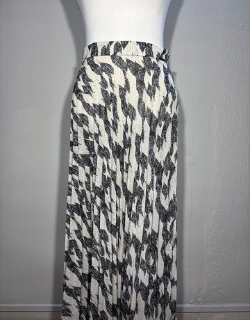 Desray Black And White Patterned Sheer Skirt- Size 34