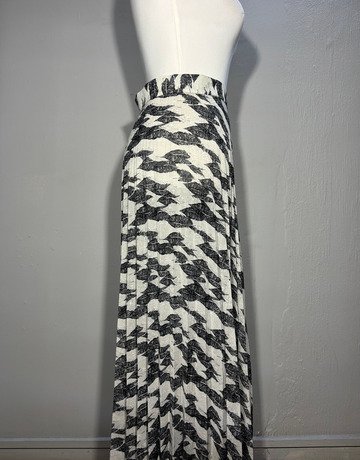 Desray Black And White Patterned Sheer Skirt- Size 34