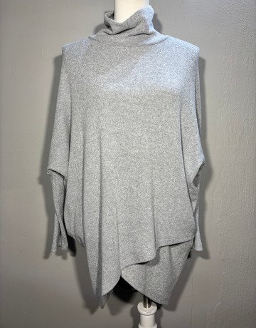 X&O Everywear Grey Top- Size Medium