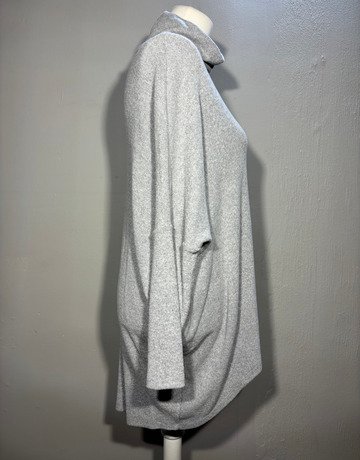 X&O Everywear Grey Top- Size Medium
