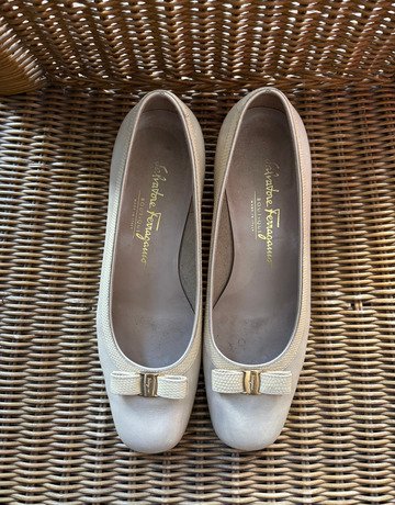 Salvatore Ferragamo Cream Pumps- Size 5.5
