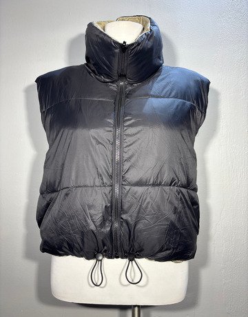 Black Sleeveless Puffer Jacket (No Brand Name)- Size Medium