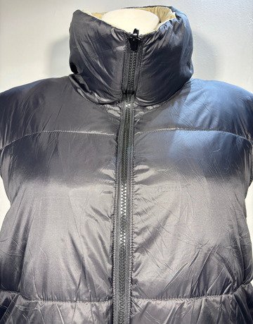 Black Sleeveless Puffer Jacket (No Brand Name)- Size Medium