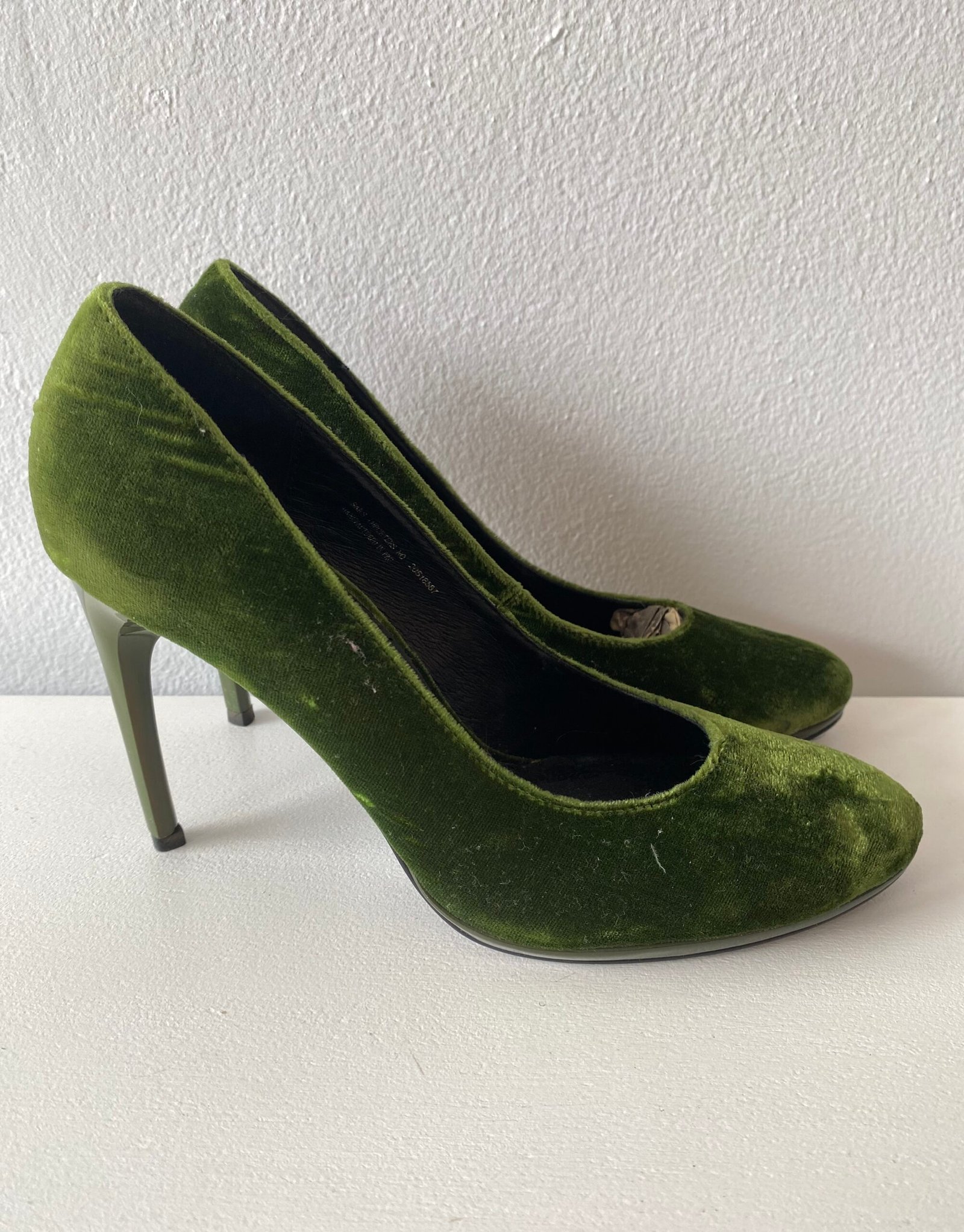 Errol Arendz Green Velvet Heels with leather inner (with original box & shoe bag) – Size: 3/35