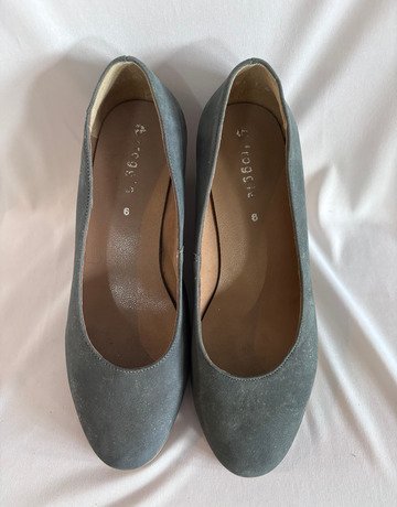 Froggie Grey Suede Round-Toe Wedge Pumps- Size 6