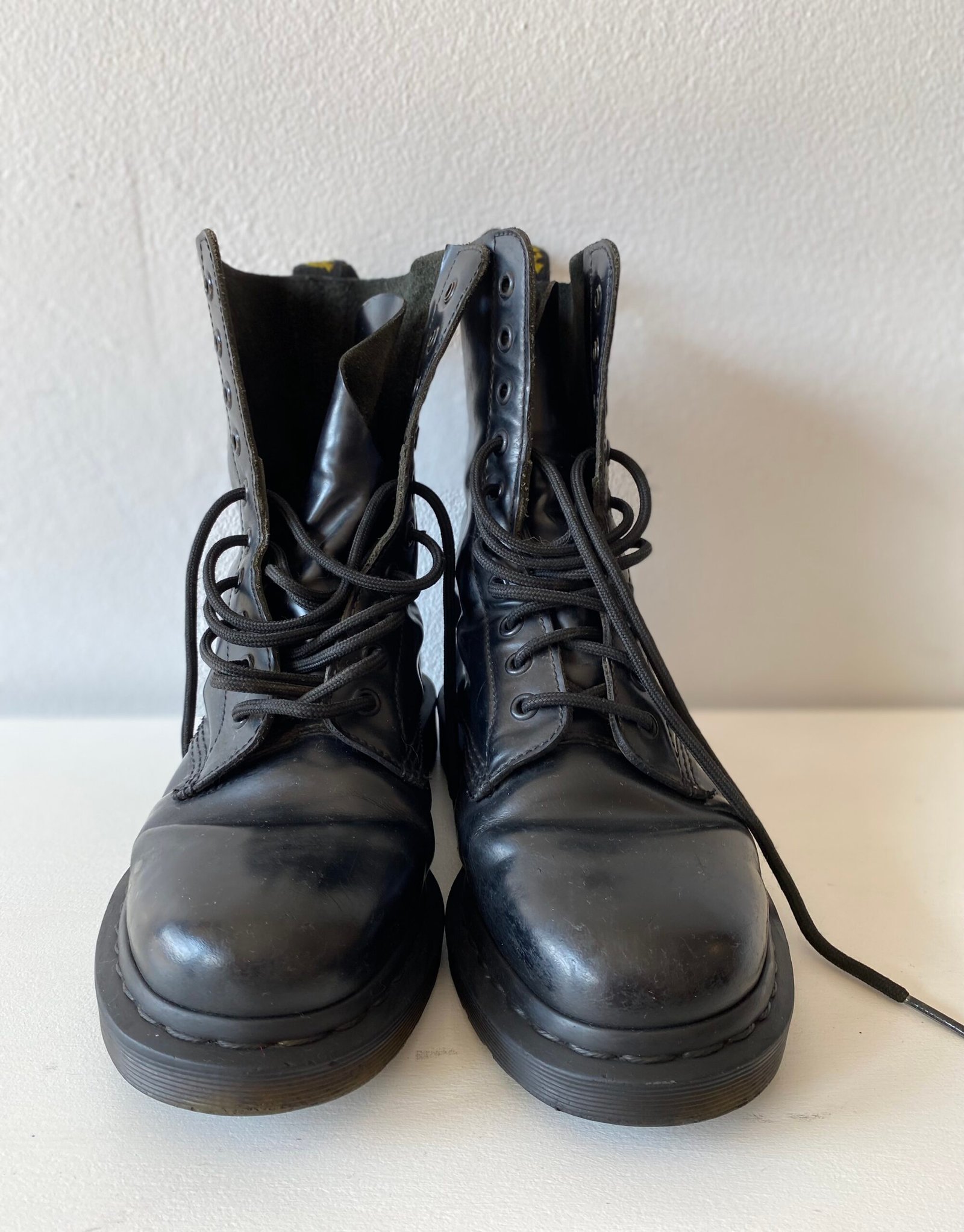 Dr. Martins (Leather 20 Up) - Size: 6