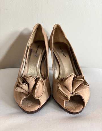 Hush Puppies Nude Suede Heels- Size 6 (Brand new)