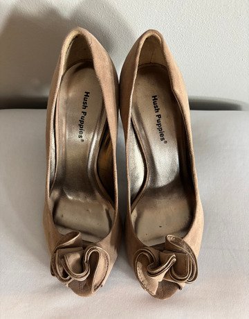 Hush Puppies Nude Suede Heels- Size 6 (Brand new)