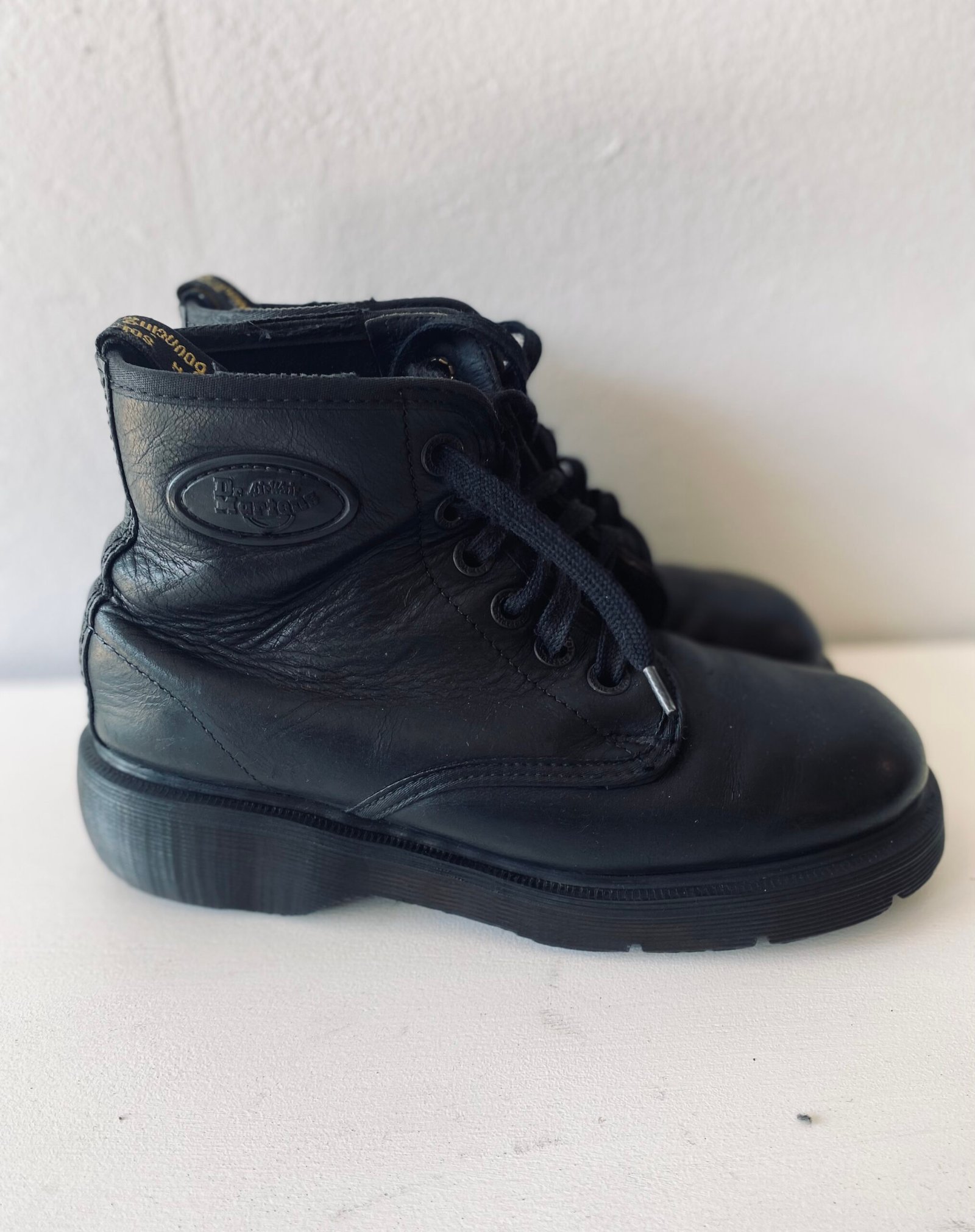 Dr. Martens, Made in England (leather 12 up) – Size- 5