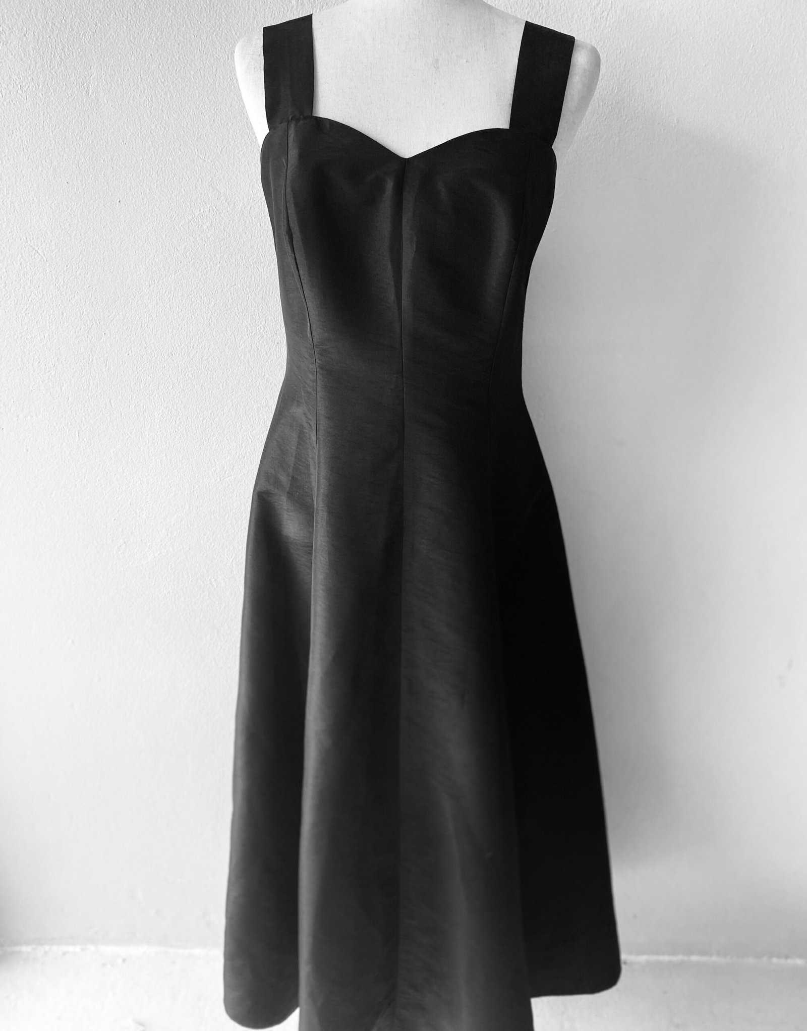 Deslwa Cocktail Dress (long ankle/tea length) – Size: SA 14