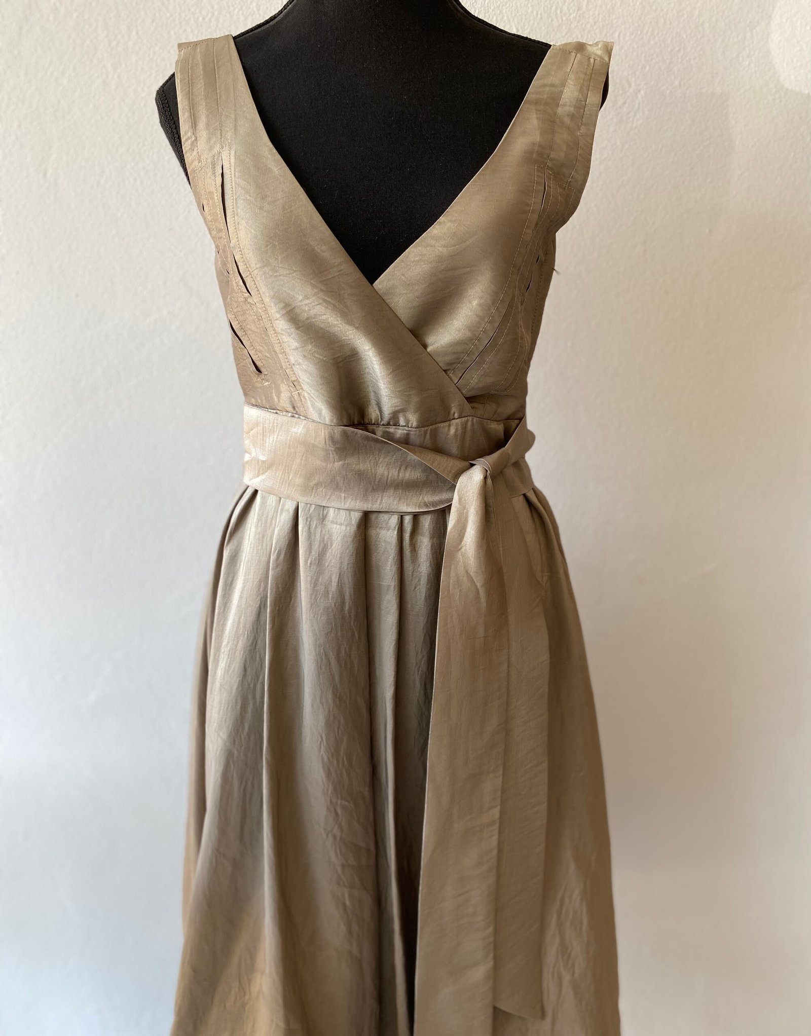 Amanda Laird Cherry Metallic Gold Dress - Size: SA 34