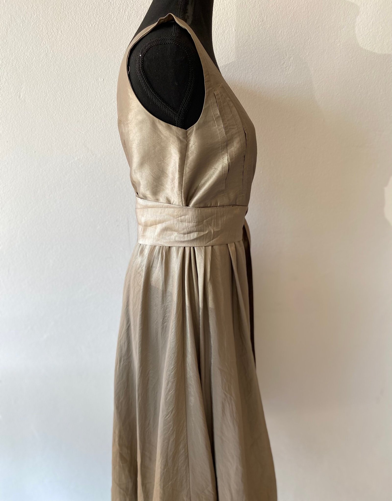 Amanda Laird Cherry Metallic Gold Dress – Size: SA 34
