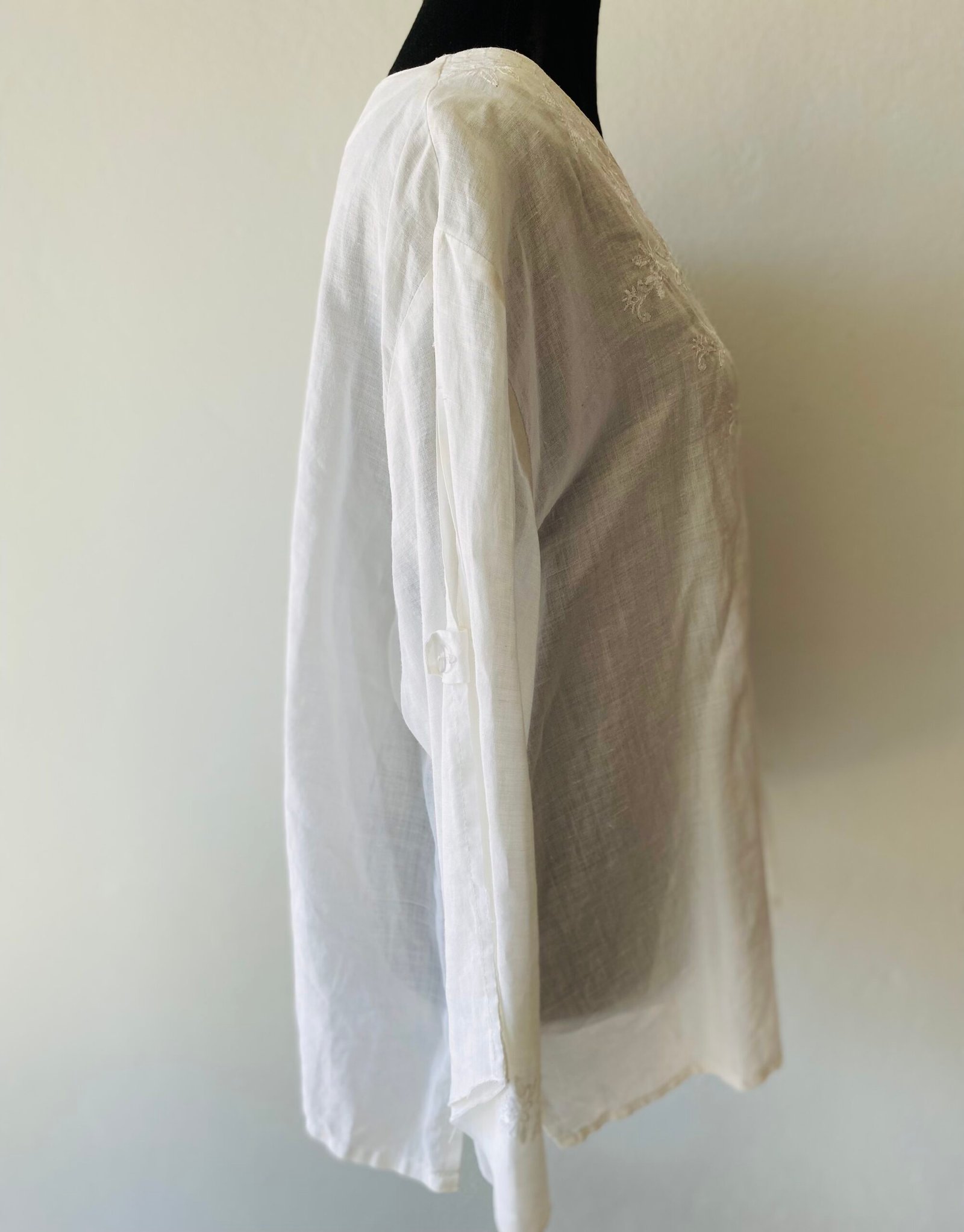 Carlies Court, fine cotton blouse with peek-a-boo sleeve detail – Size: L/16