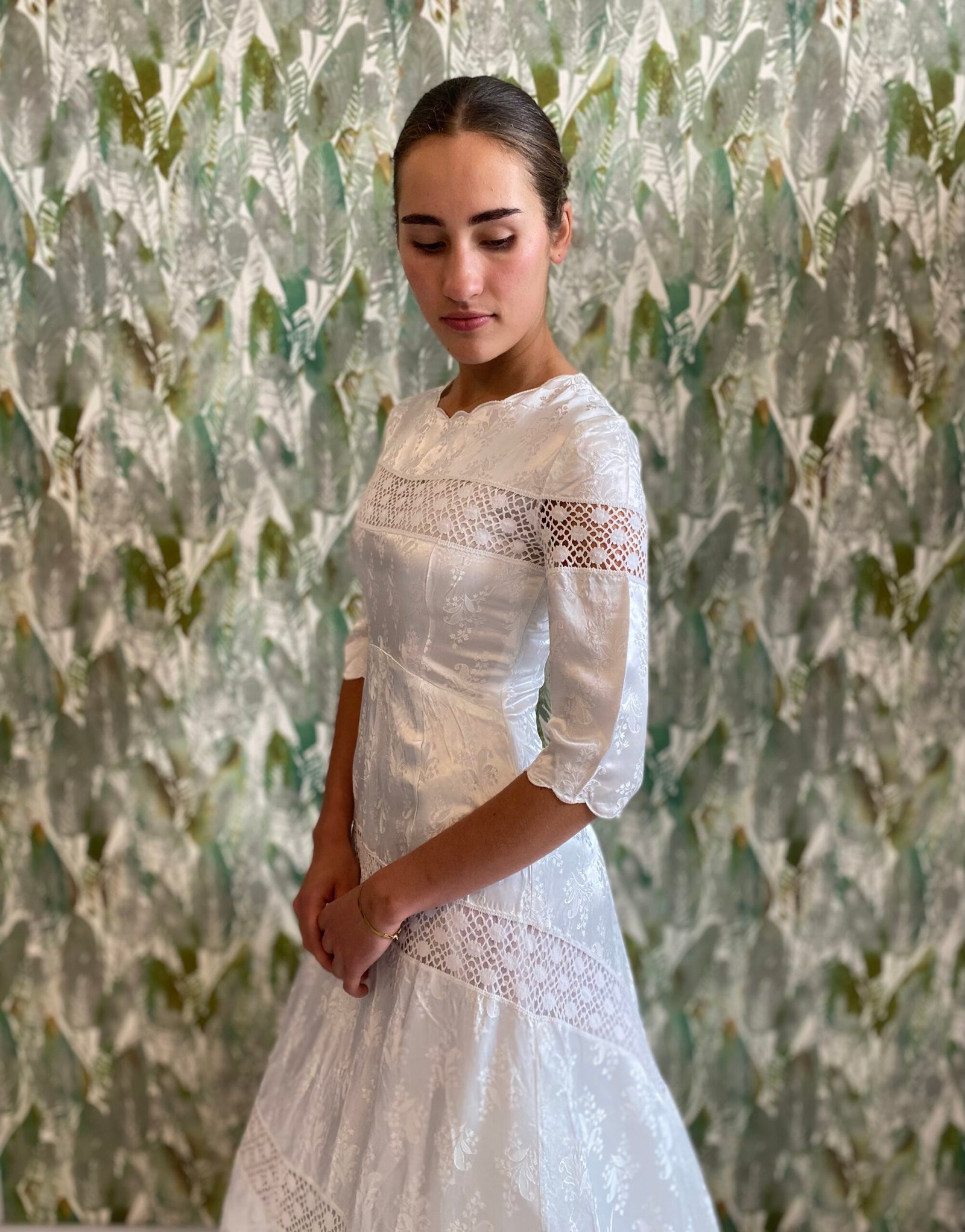 Vintage Style Wedding Dress (available in our Jhb Shop, Linden) - Size: SA 8