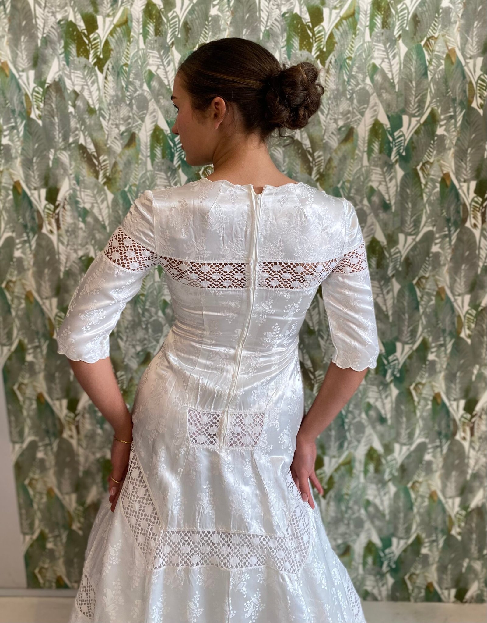 Vintage Style Wedding Dress (available in our Jhb Shop, Linden) – Size: SA 8