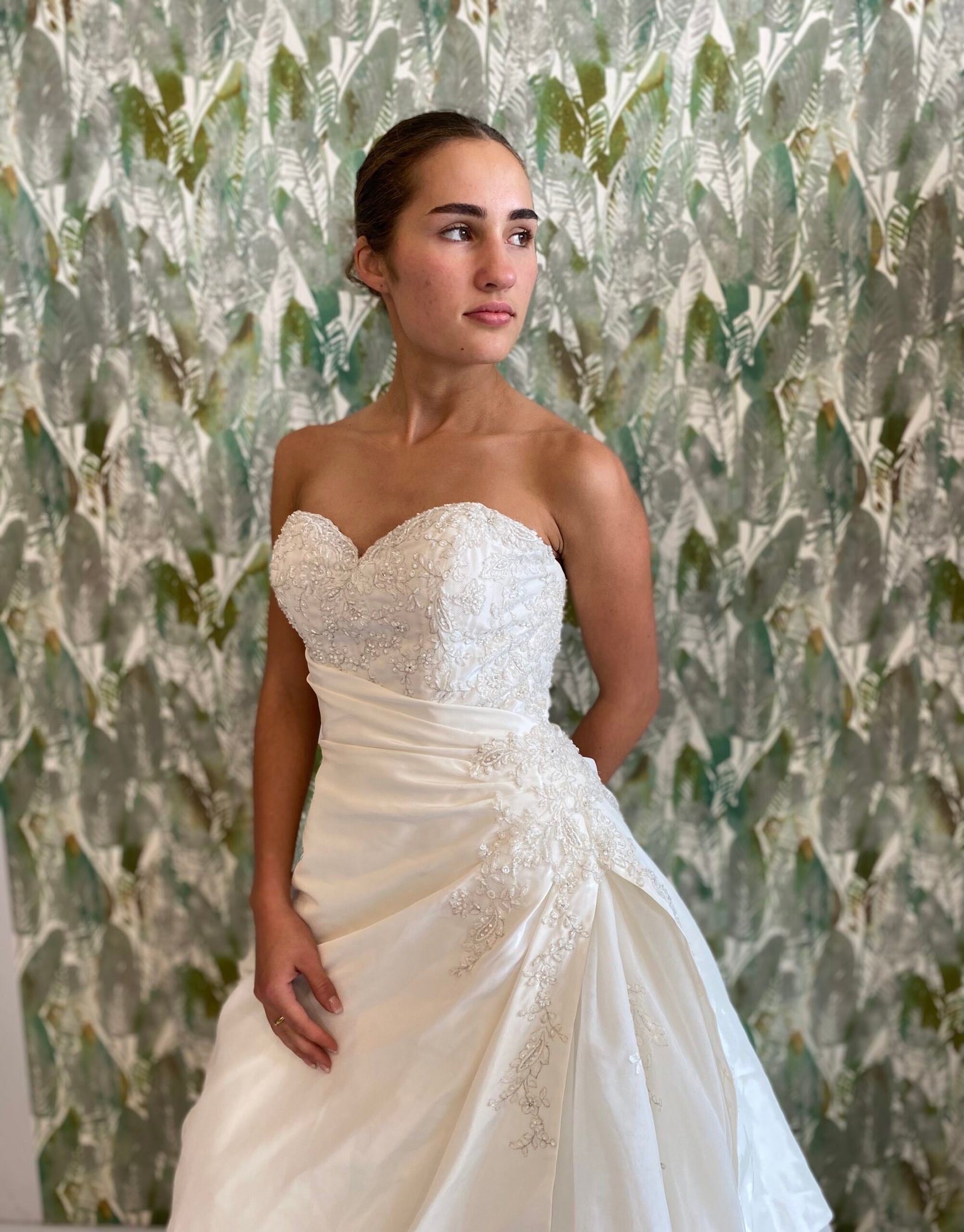 Wedding Dress (available in our Jhb Shop, Linden) - Size: SA 10