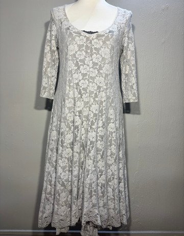 Mystic Rose Grey Floral Lace Dress – Size Large