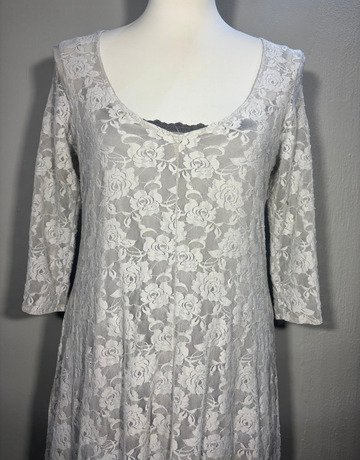 Mystic Rose Grey Floral Lace Dress – Size Large