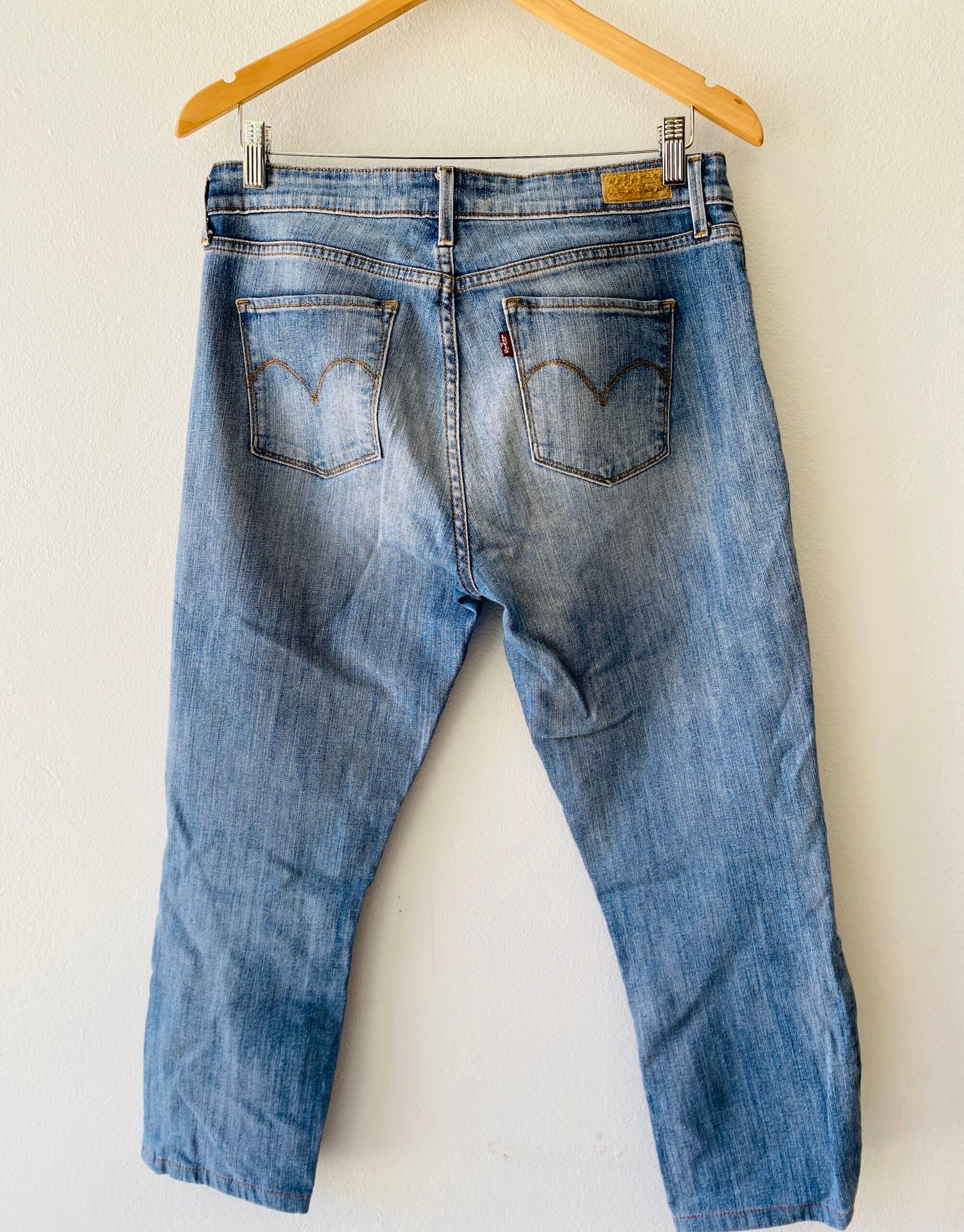 Levis Demi Curve – Size: SA 10